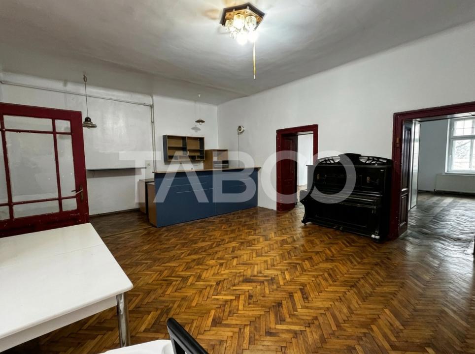 Apartament cu geamuri catre parc 4 camere 2 bai 109 mp Centrul Istoric in Sibiu - Cetatii