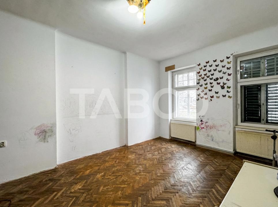 Apartament cu geamuri catre parc 4 camere 2 bai 109 mp Centrul Istoric