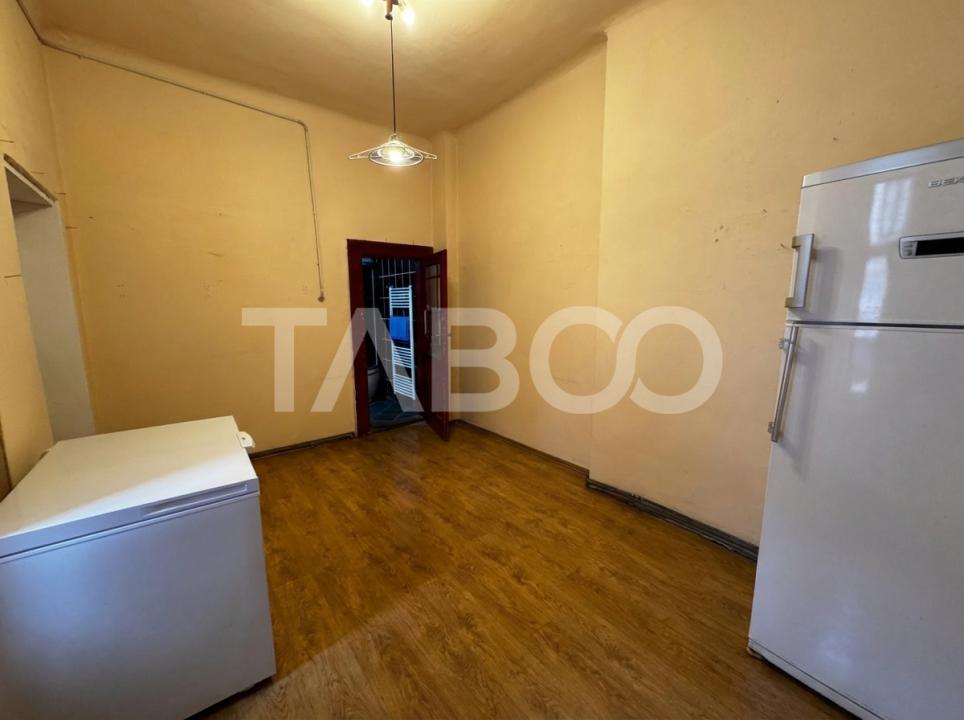 Apartament cu geamuri catre parc 4 camere 2 bai 109 mp Centrul Istoric