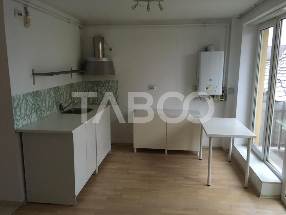 Apartament de inchiriat 2 camere 2 balcoane parcare Calea Poplacii
