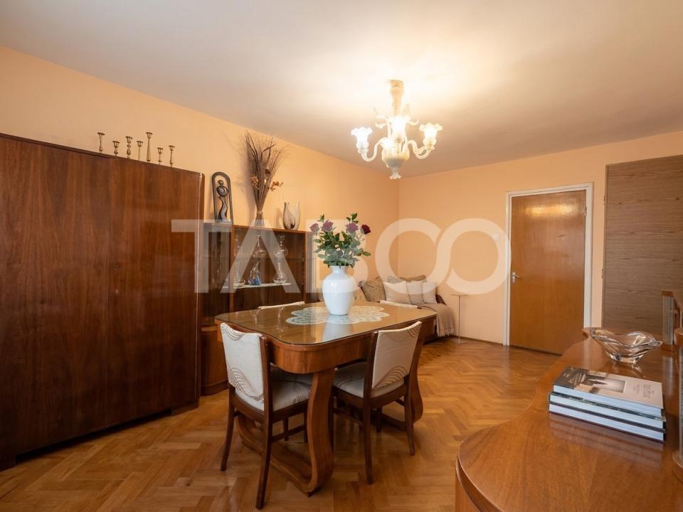 Apartament de inchiriat 2 camere balcon decomandat zona Mihai Viteazul