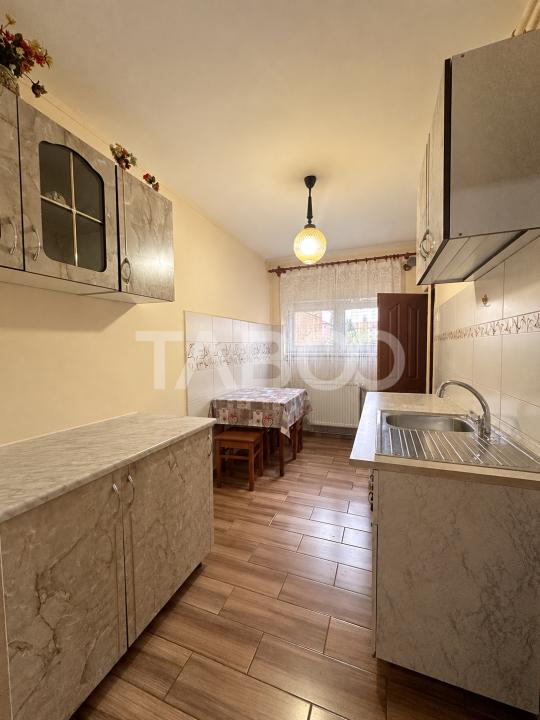 Apartament de inchiriat 2 camere balcon decomandat zona Mihai Viteazul