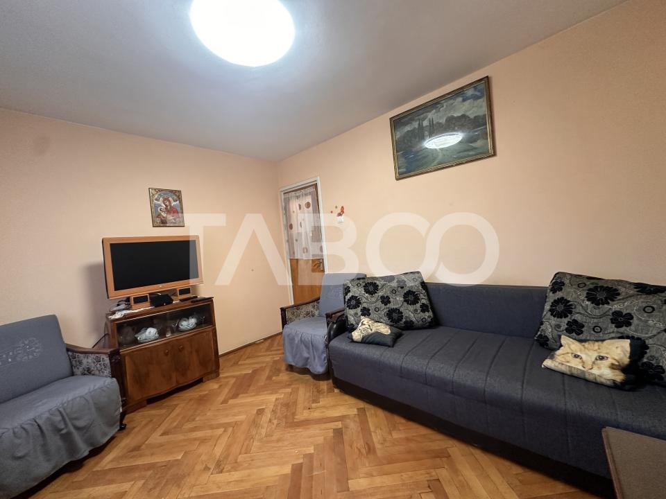 Apartament de inchiriat 2 camere balcon decomandat zona Mihai Viteazul