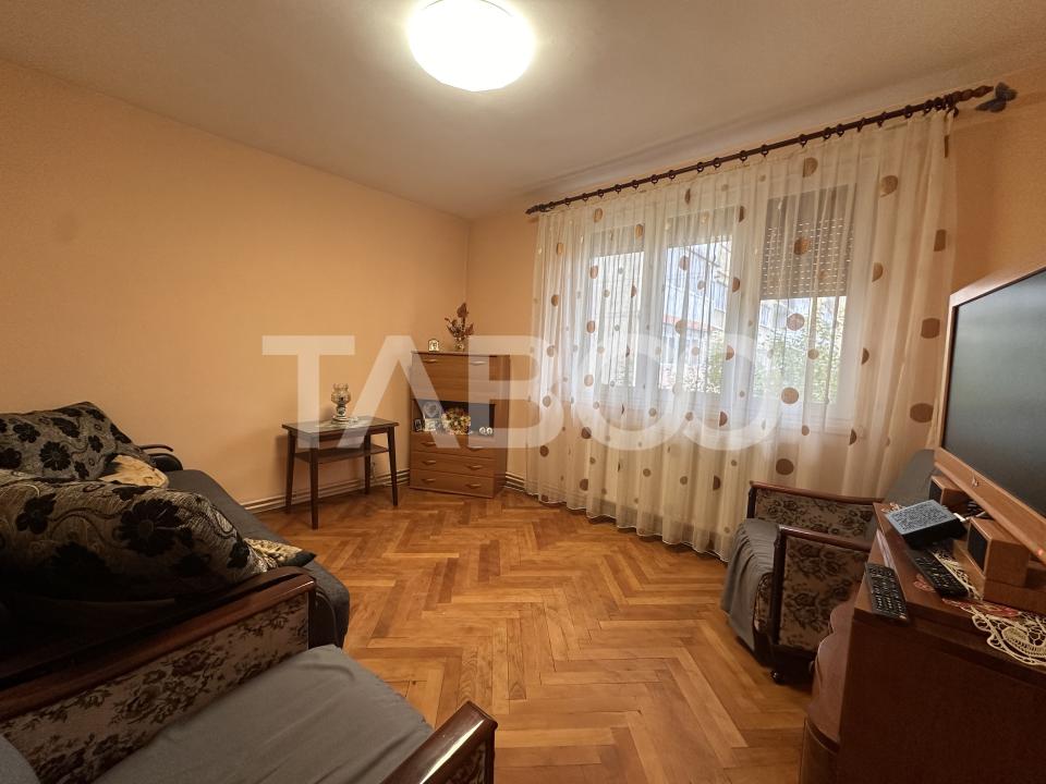 Apartament de inchiriat 2 camere balcon decomandat zona Mihai Viteazul