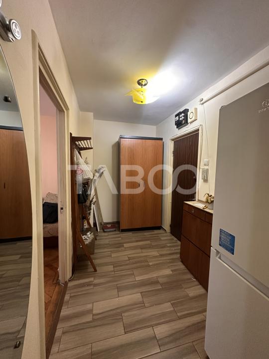 Apartament de inchiriat 2 camere balcon decomandat zona Mihai Viteazul