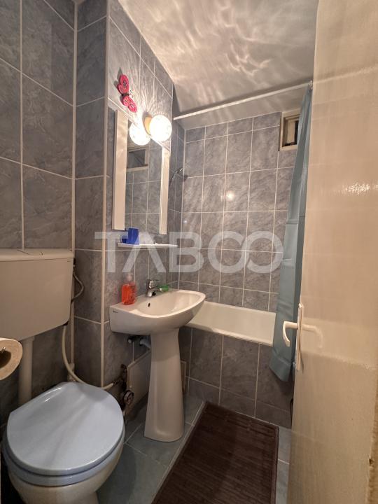 Apartament de inchiriat 2 camere balcon decomandat zona Mihai Viteazul