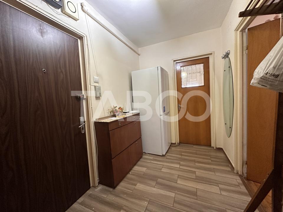 Apartament de inchiriat 2 camere balcon decomandat zona Mihai Viteazul