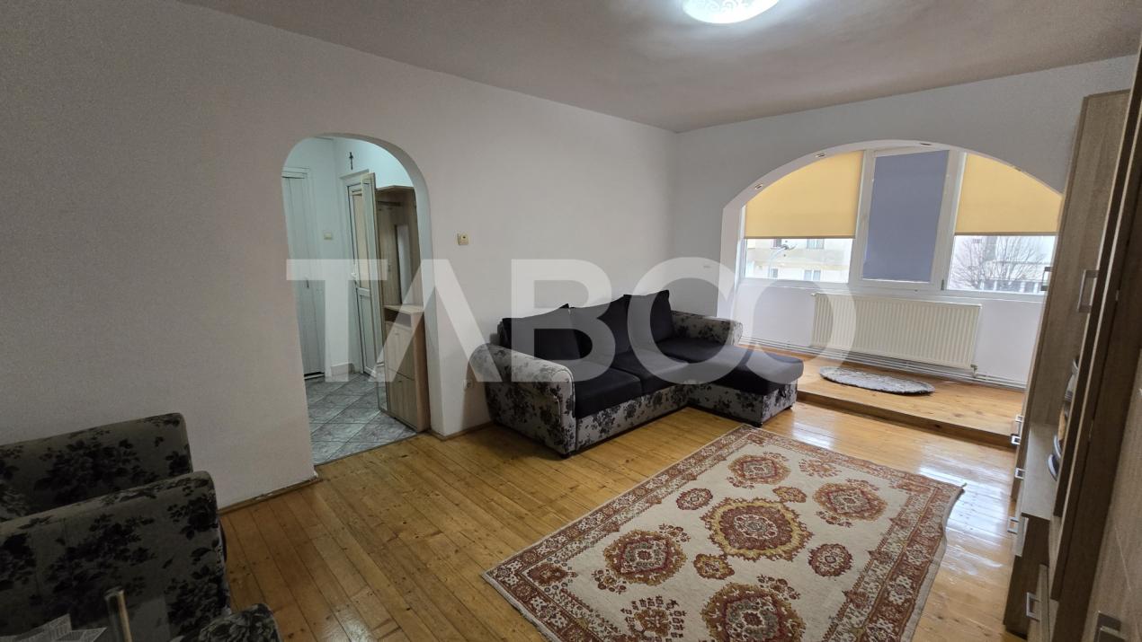 Apartament de inchiriat 2 camere bloc cu lift Mihai Viteazul