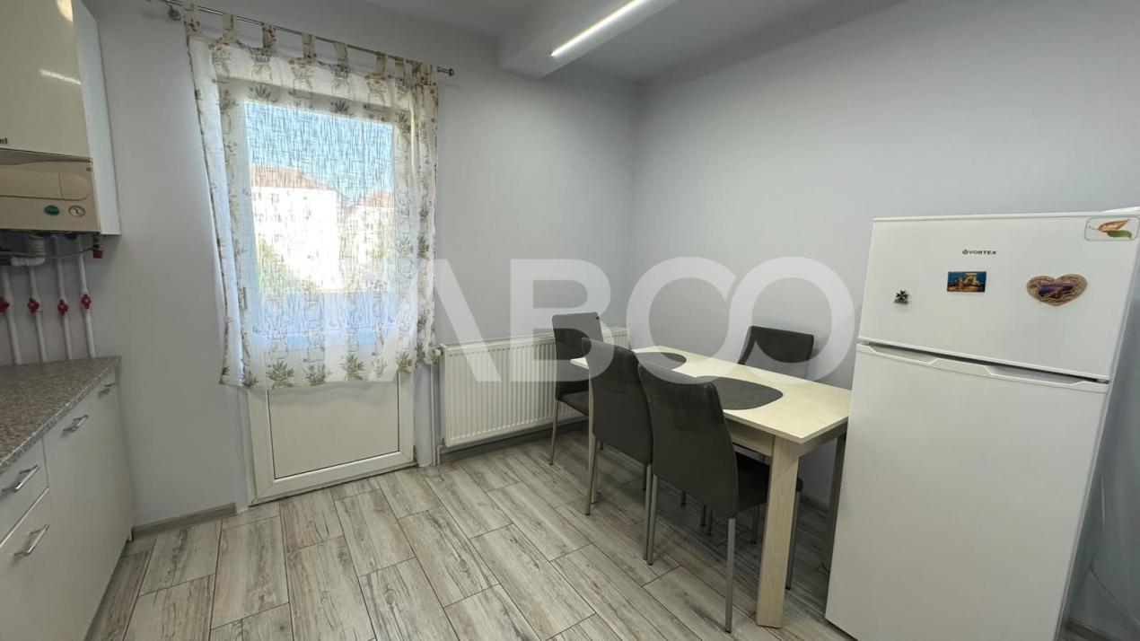 Apartament de inchiriat 2 camere decomandat balcon zona Strand Sibiu 