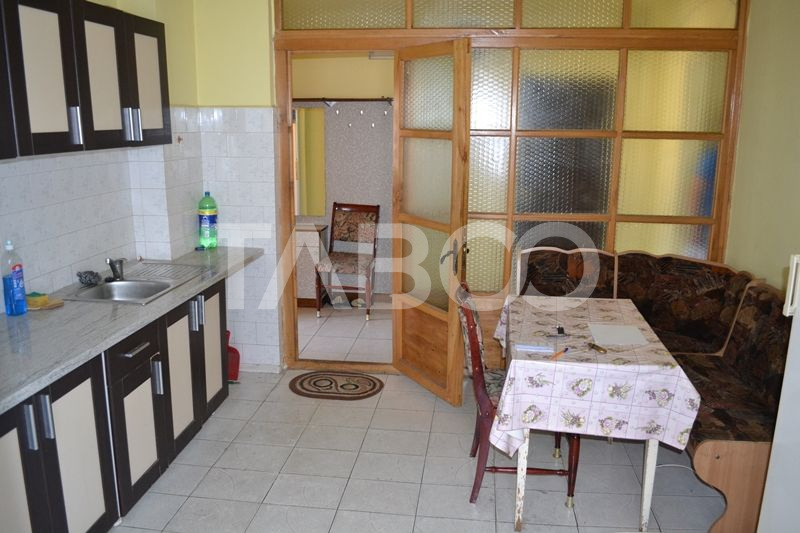 Apartament de inchiriat 2 camere decomandate balcon Central Sibiu