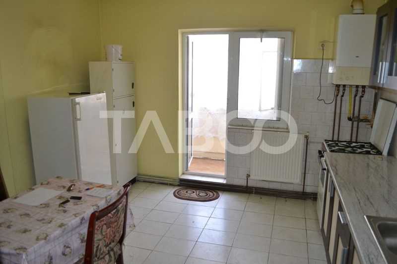 Apartament de inchiriat 2 camere decomandate balcon Central Sibiu