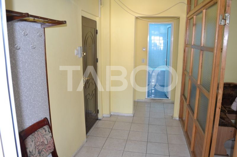 Apartament de inchiriat 2 camere decomandate balcon Central Sibiu