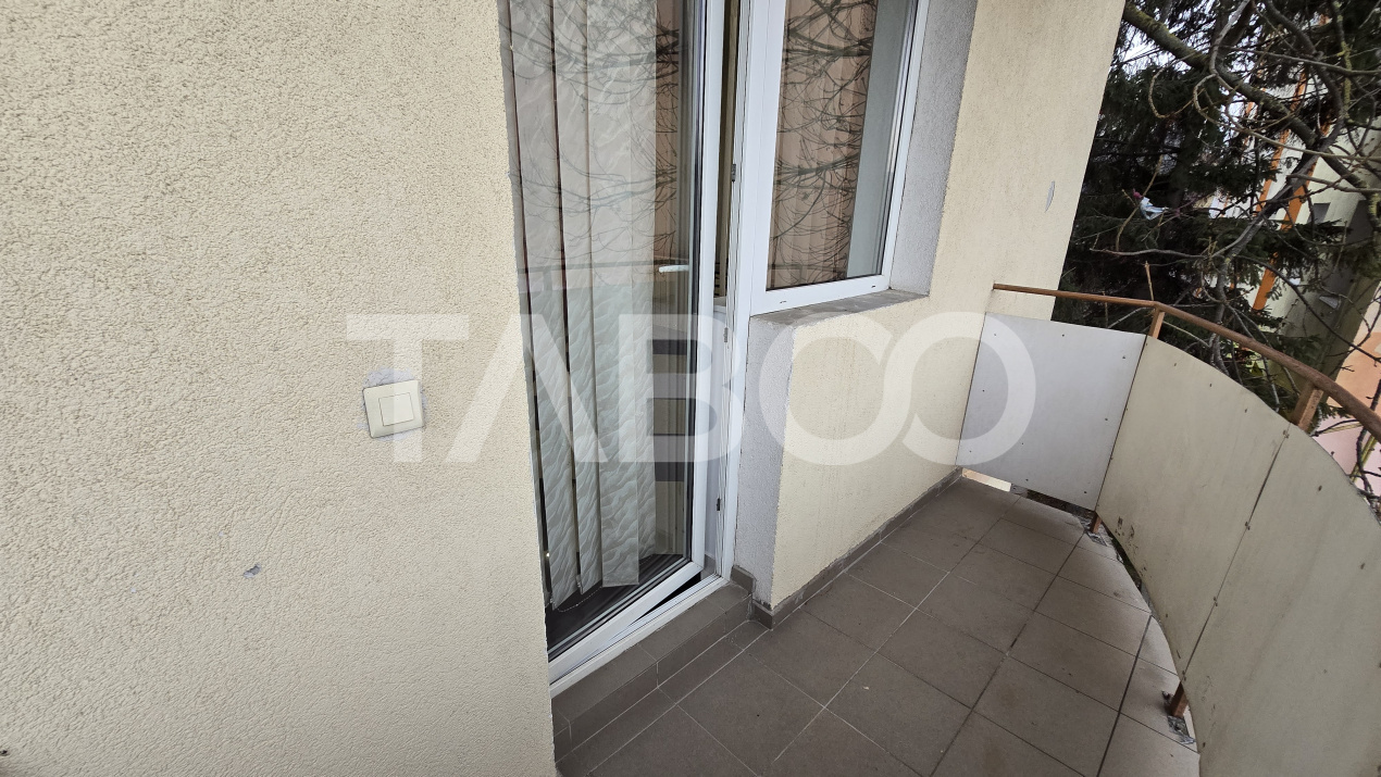 Apartament de inchiriat 2 camere decomandate si balcon Mihai Viteazul