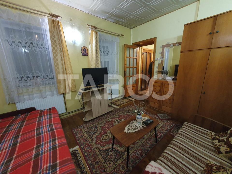 Apartament de inchiriat 2 camere la casa 40 mp utili + curte