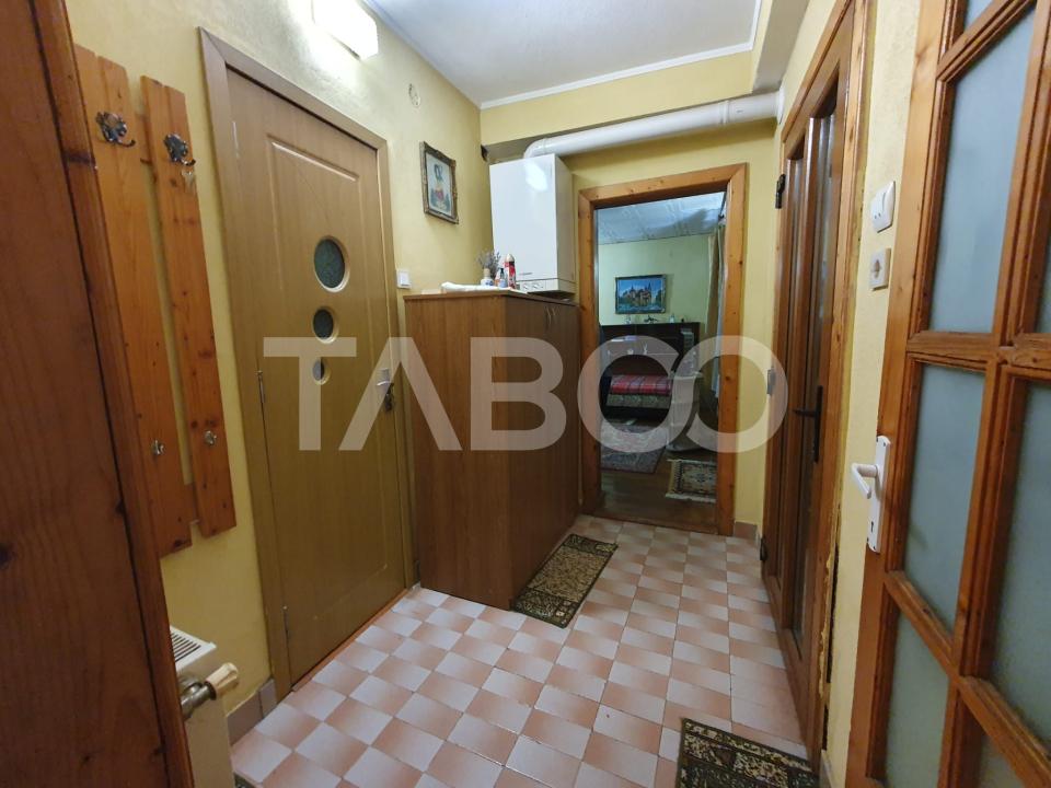 Apartament de inchiriat 2 camere la casa 40 mp utili + curte