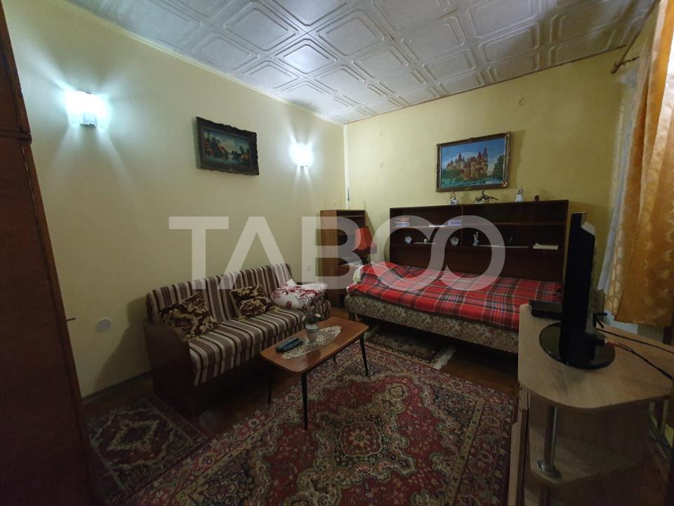 Apartament de inchiriat 2 camere la casa 40 mp utili + curte