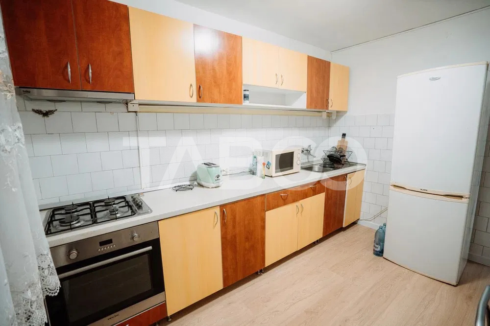 Apartament de inchiriat 2 camere mobilate utilate zona Strand