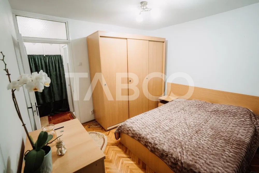 Apartament de inchiriat 2 camere mobilate utilate zona Strand
