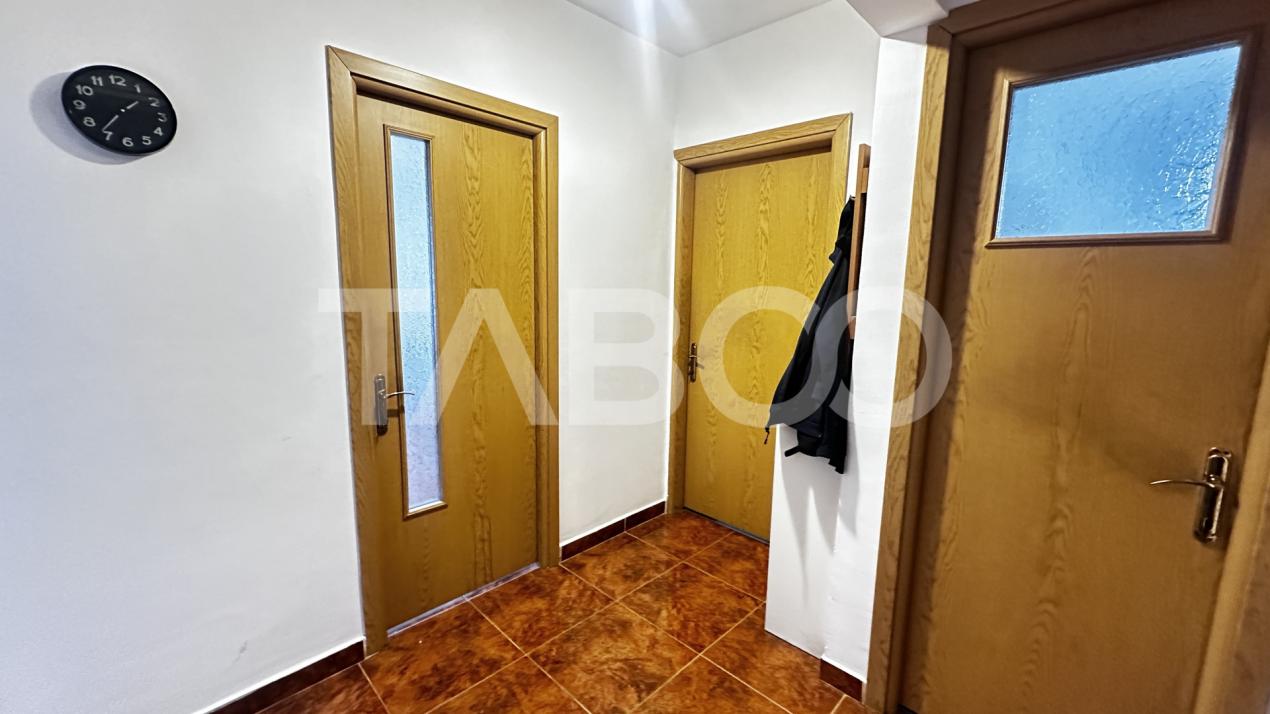 Apartament de inchiriat 2 camere utilate mobilate zona Vasile Aaron