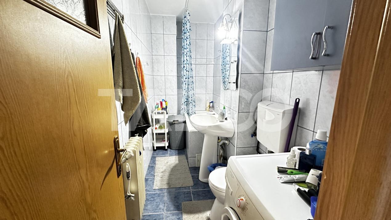 Apartament de inchiriat 2 camere utilate mobilate zona Vasile Aaron