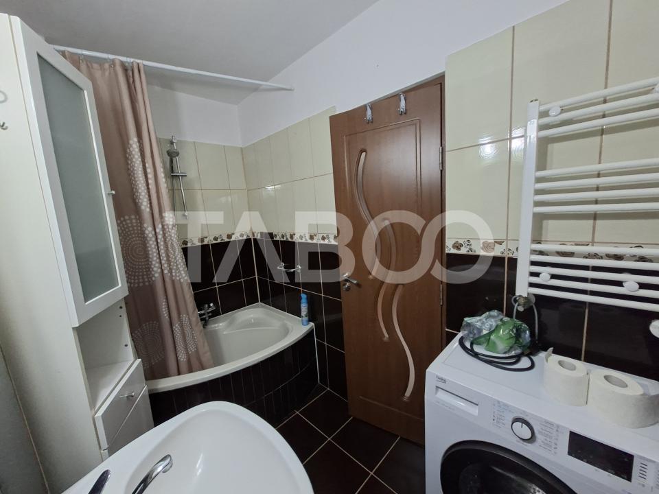 Apartament de inchiriat 2 camere zona Strand etaj 3 bucatarie separata