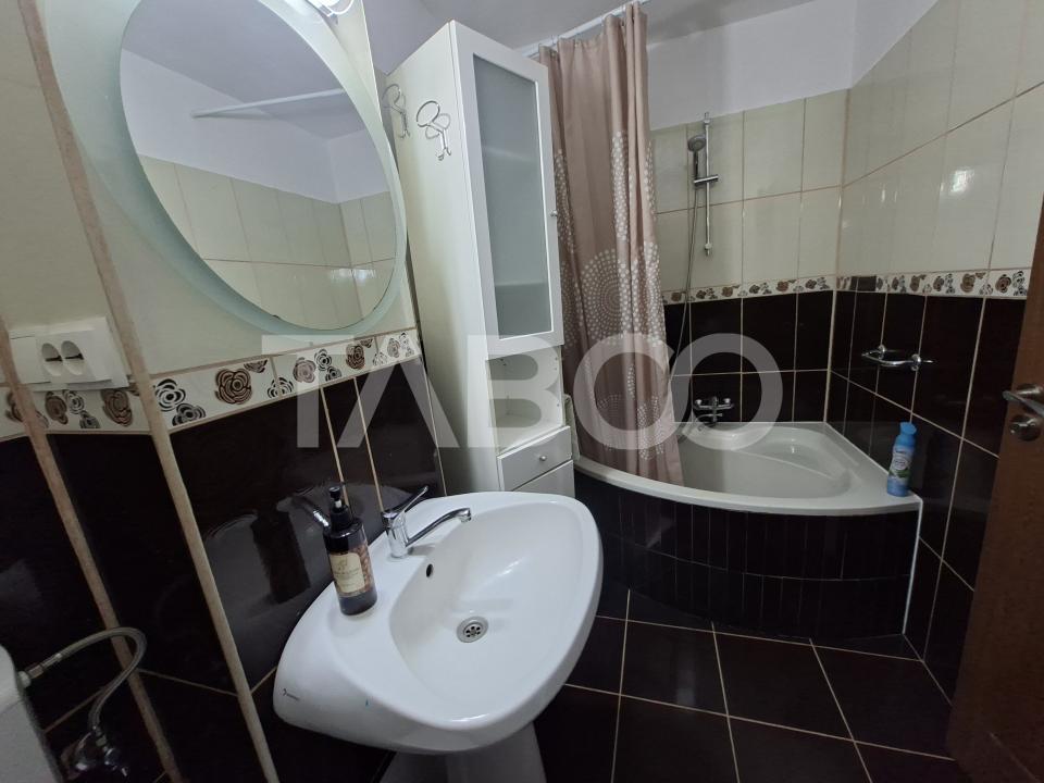 Apartament de inchiriat 2 camere zona Strand etaj 3 bucatarie separata