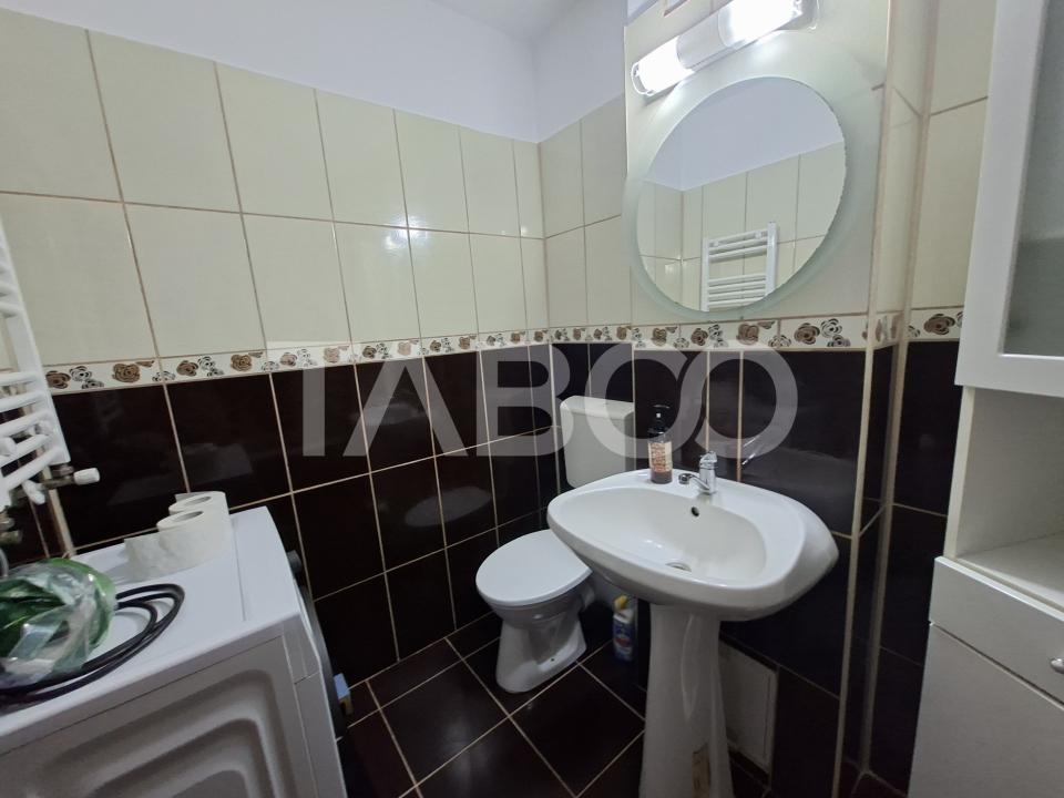 Apartament de inchiriat 2 camere zona Strand etaj 3 bucatarie separata