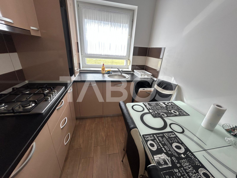 Apartament  de inchiriat 2 etaj intermediar balcon si parcare privata 
