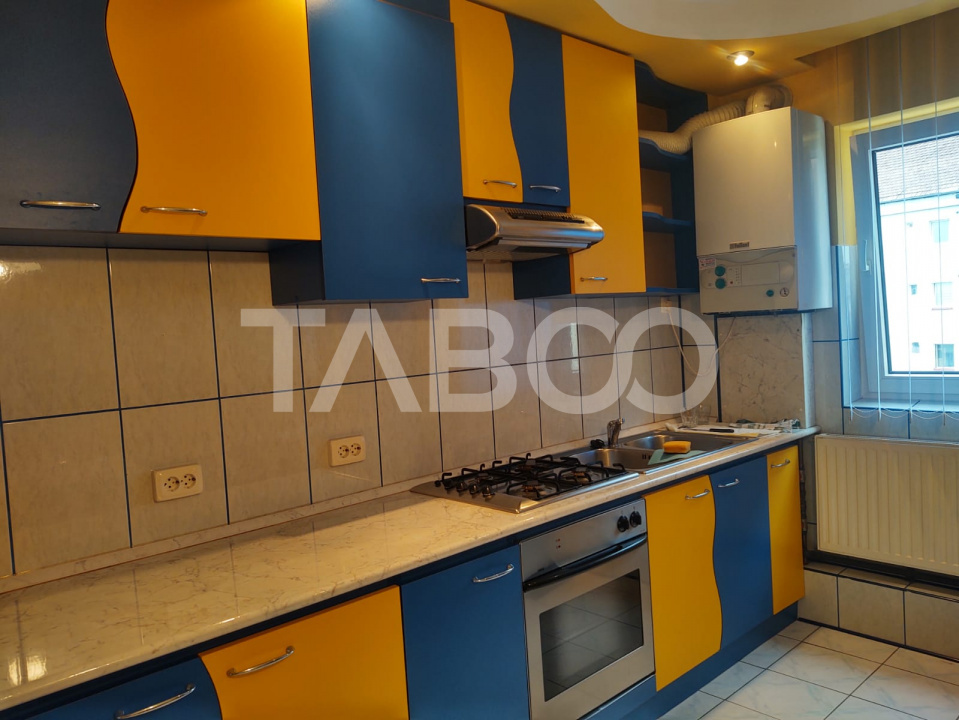 Apartament de inchiriat 3 camere complet mobilat utilat zona Strand