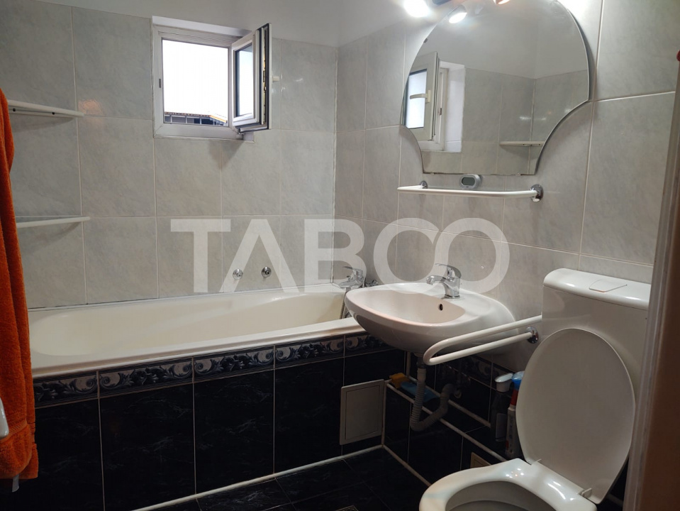 Apartament de inchiriat 3 camere complet mobilat utilat zona Strand