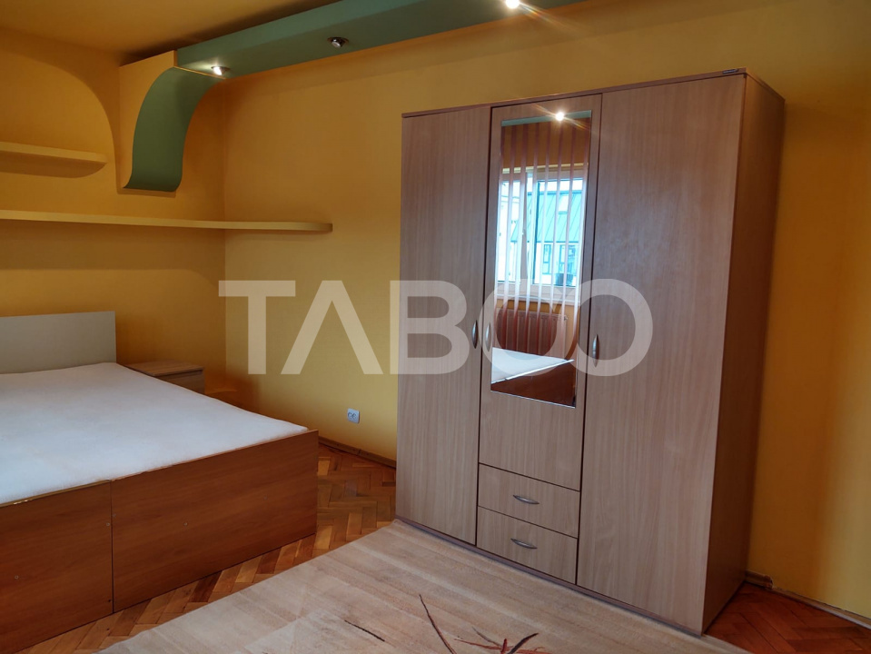 Apartament de inchiriat 3 camere complet mobilat utilat zona Strand