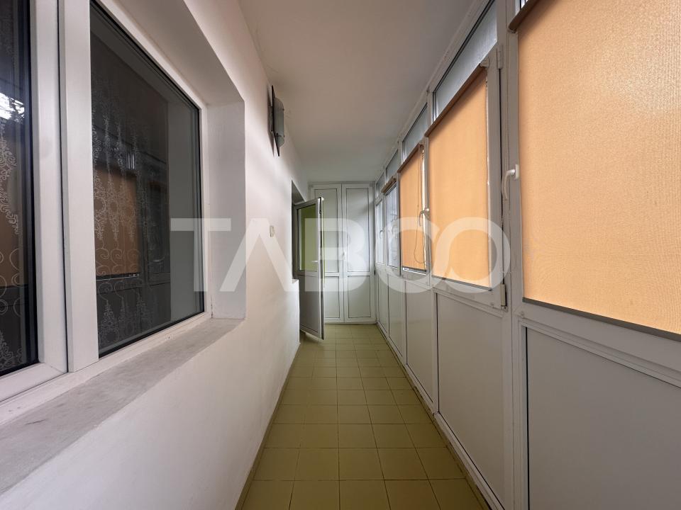 Apartament de inchiriat 3 camere cu balcon doua dormitoare in Terezian