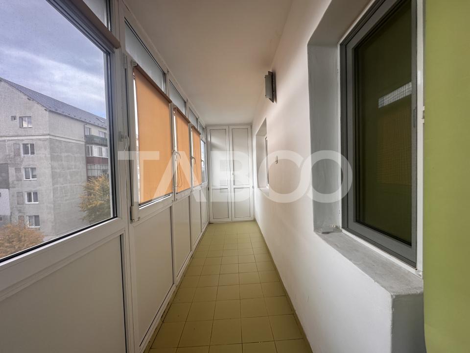 Apartament de inchiriat 3 camere cu balcon doua dormitoare in Terezian