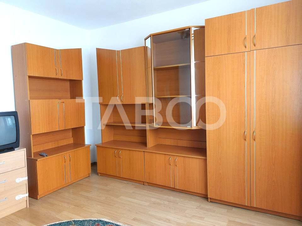 Apartament de inchiriat 3 camere decomandate parter zona Strand Sibiu
