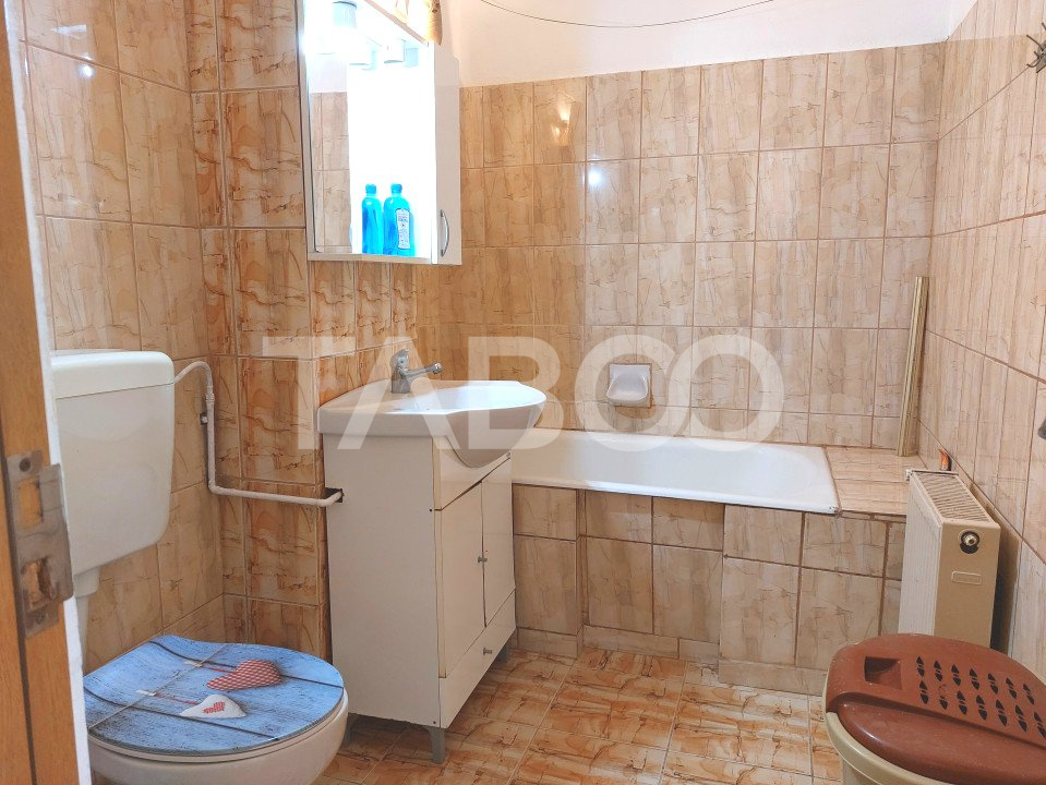 Apartament de inchiriat 3 camere decomandate parter zona Strand Sibiu
