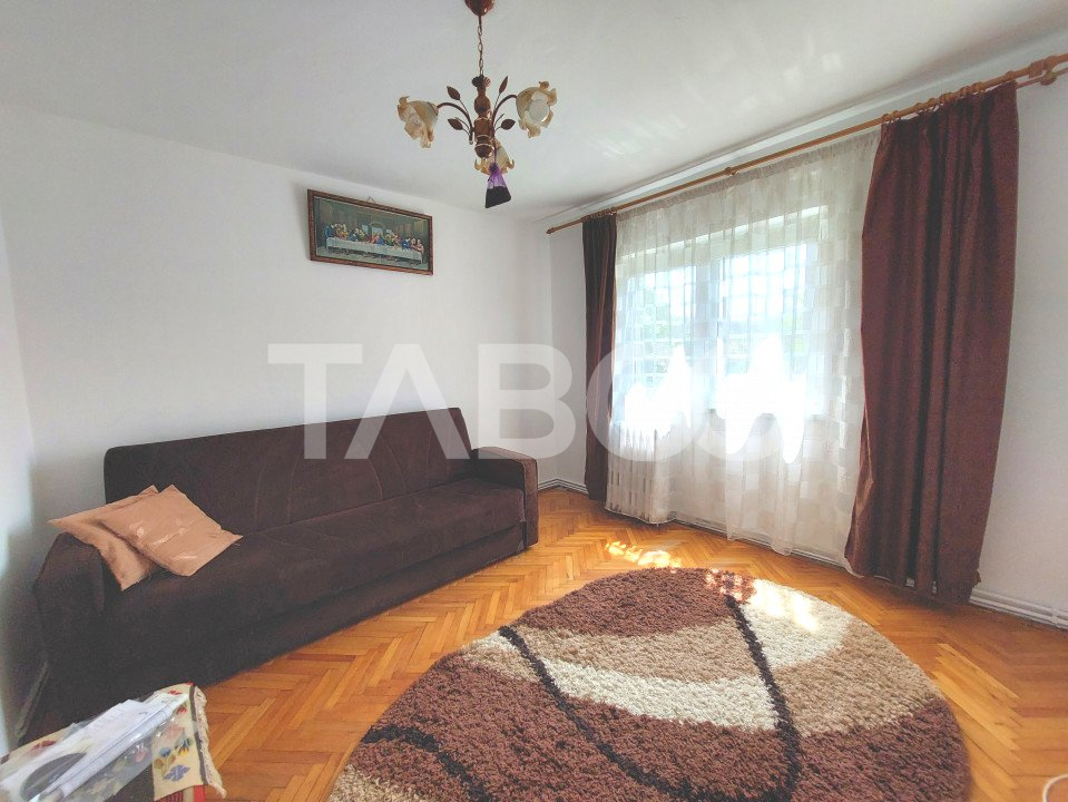 Apartament de inchiriat 3 camere decomandate parter zona Strand Sibiu