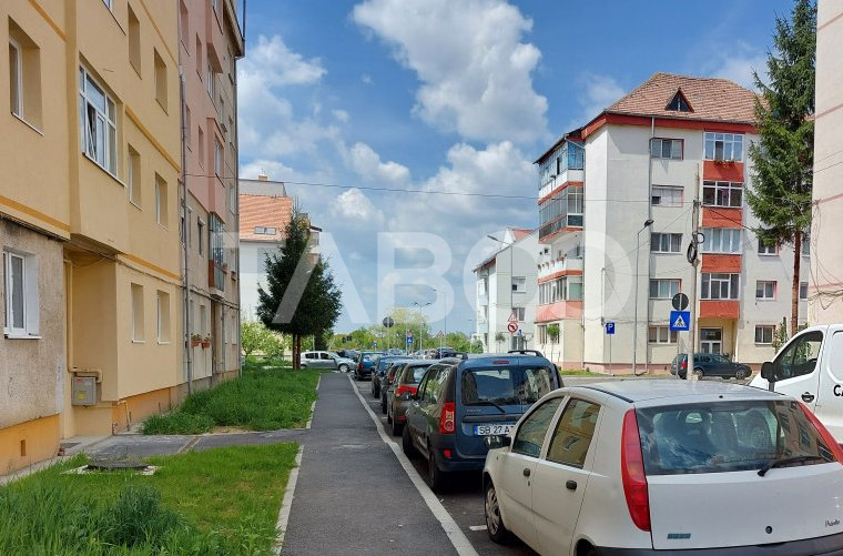Apartament de inchiriat 3 camere decomandate parter zona Strand Sibiu