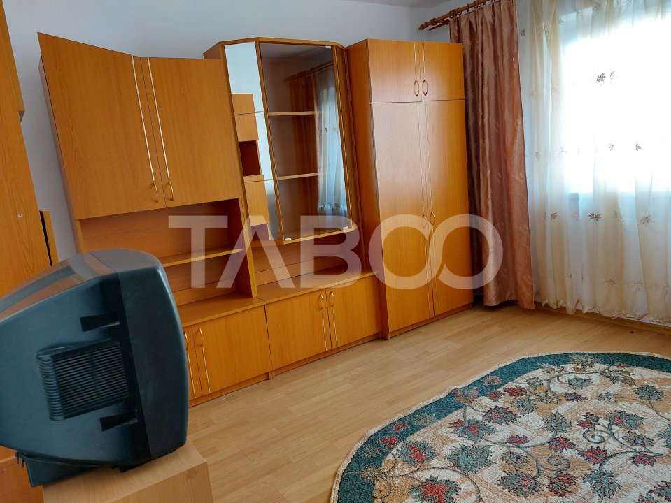 Apartament de inchiriat 3 camere decomandate parter zona Strand Sibiu