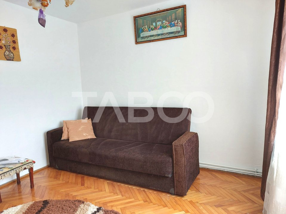 Apartament de inchiriat 3 camere decomandate parter zona Strand Sibiu