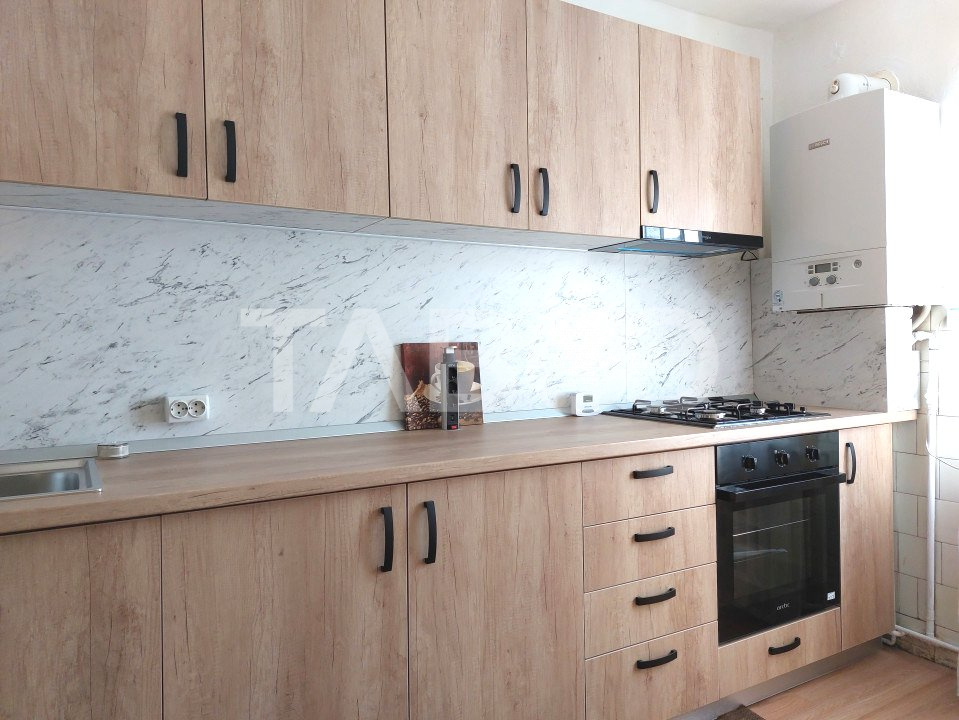 Apartament de inchiriat 3 camere decomandate parter zona Strand Sibiu