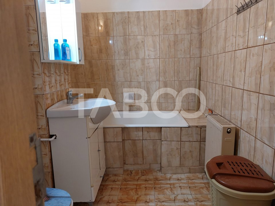 Apartament de inchiriat 3 camere decomandate parter zona Strand Sibiu