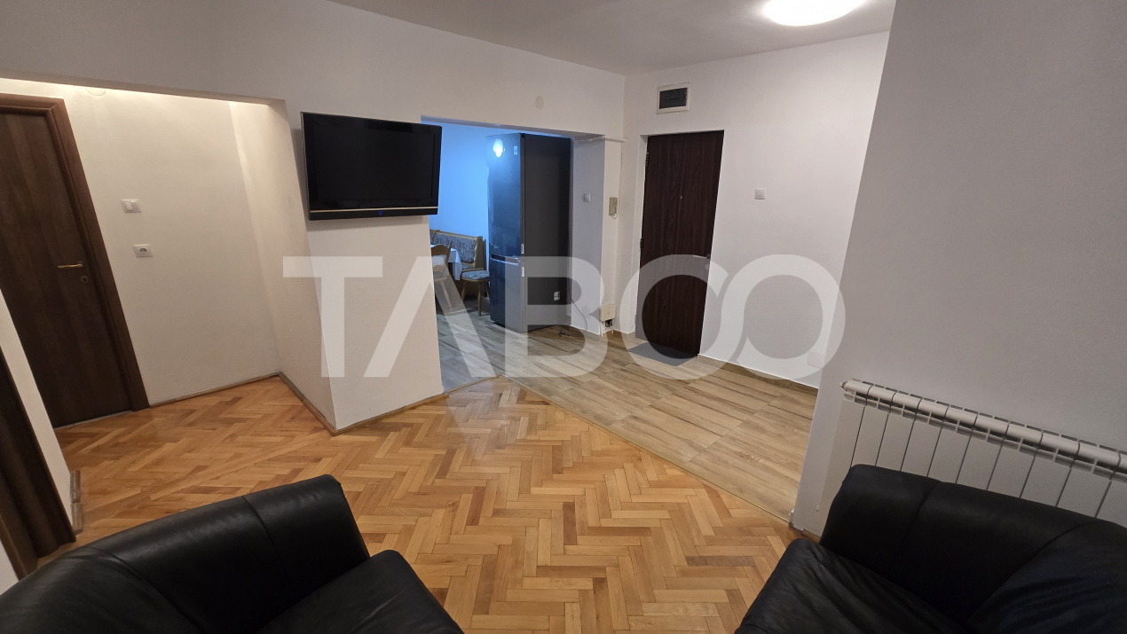 Apartament de inchiriat 3 camere mobilat utilat balcon zona Centrala