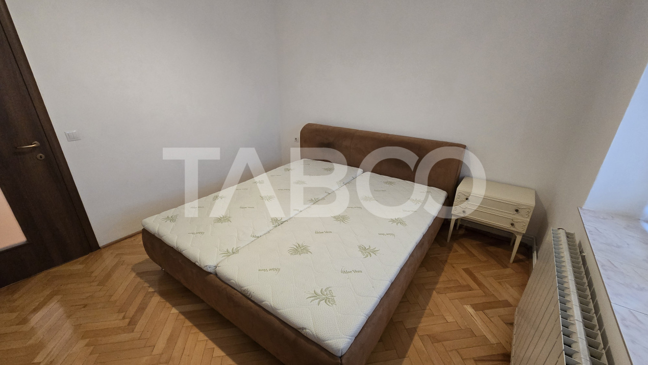 Apartament de inchiriat 3 camere mobilat utilat balcon zona Centrala