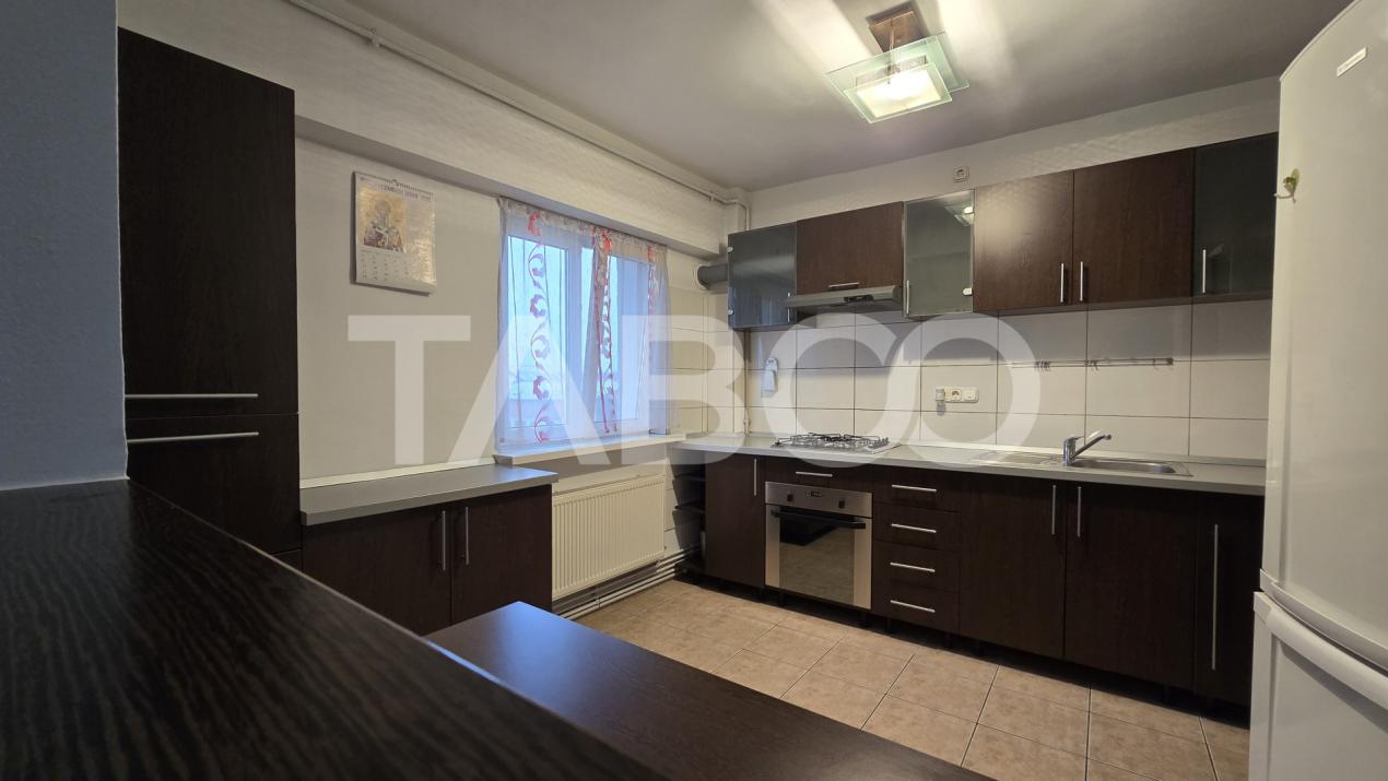 Apartament de inchiriat 3 camere mobilat utilat bloc cu lift Turnisor