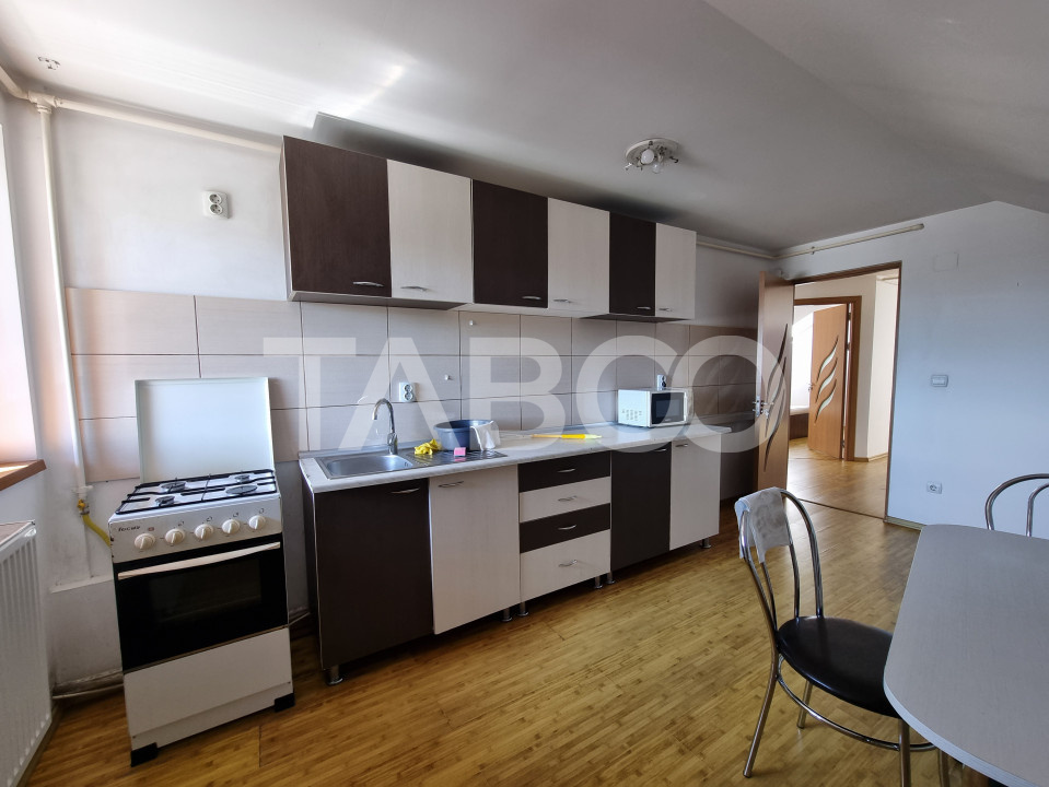 Apartament de inchiriat 3 camere parcare si dressing zona Piata Cluj
