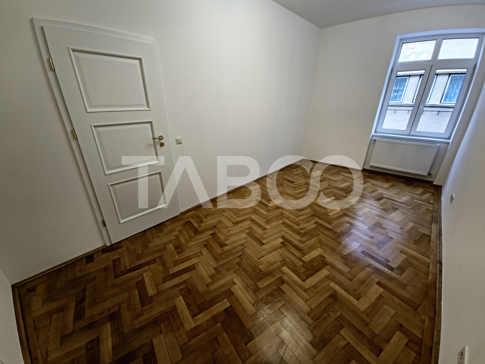 Apartament de inchiriat 4 camere bucatarie separata Centrul Istoric