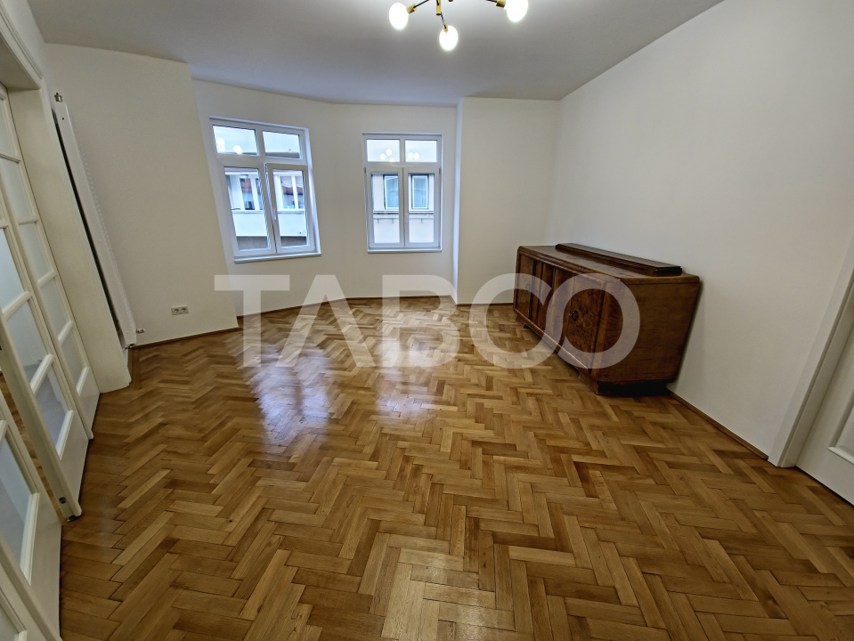 Apartament de inchiriat 4 camere bucatarie separata Centrul Istoric