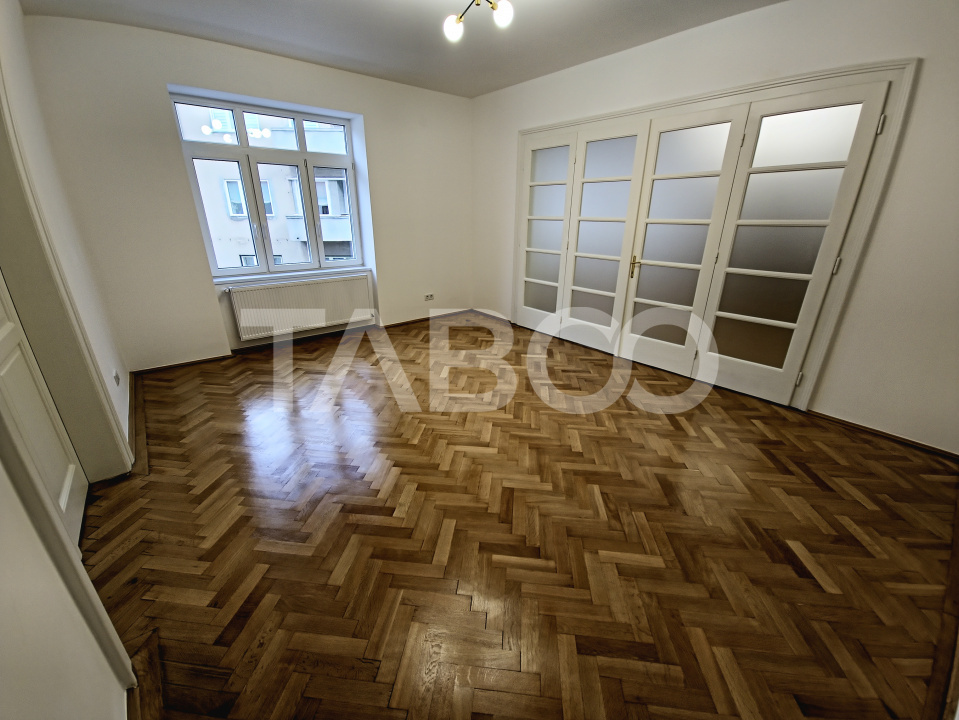 Apartament de inchiriat 4 camere bucatarie separata Centrul Istoric