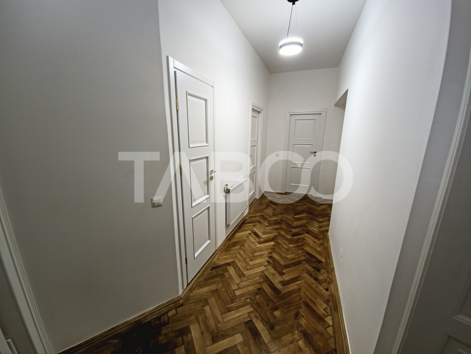 Apartament de inchiriat 4 camere bucatarie separata Centrul Istoric