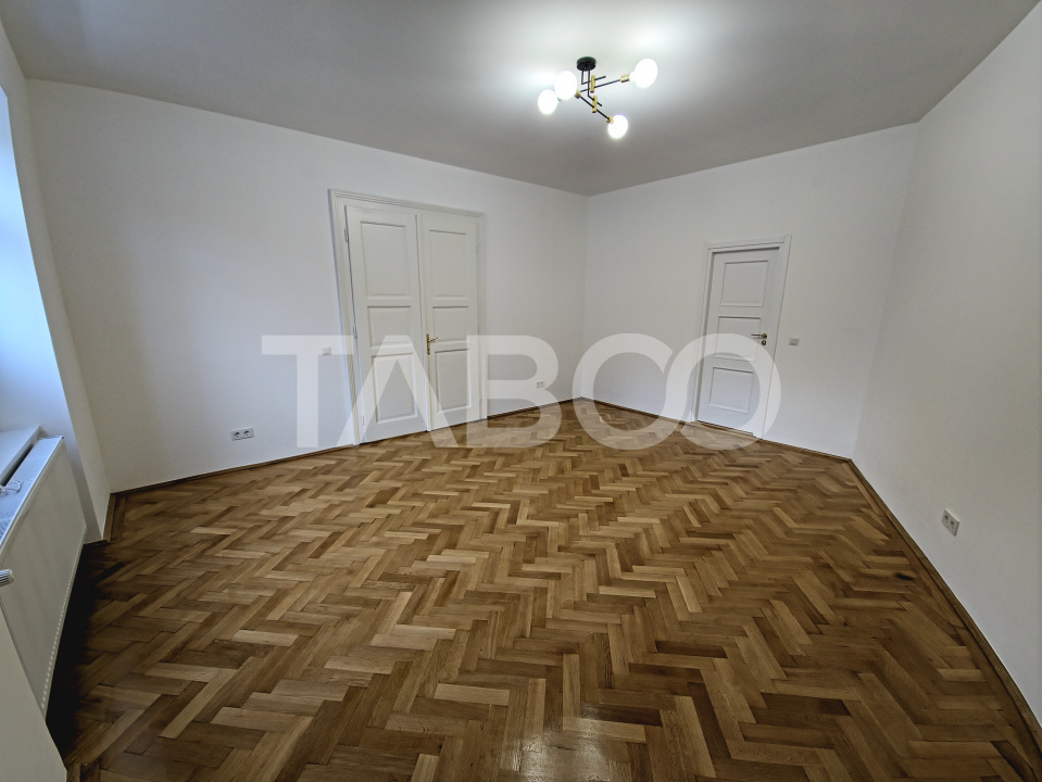 Apartament de inchiriat 4 camere bucatarie separata zona Tribunei